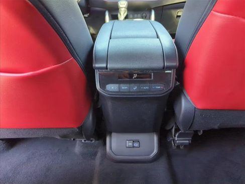 Used 2022 Toyota Highlander XSE FWD image 19