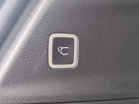 Used 2025 Chrysler Pacifica Select FWD image 15
