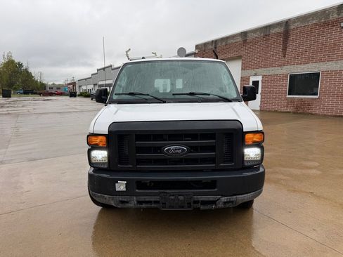 Used 2010 Ford E-250 and Econoline 250 RWD image 2