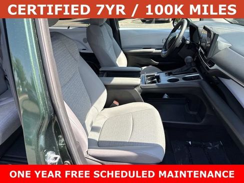 Used 2025 Toyota Sienna LE FWD image 9