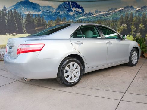 Used 2009 Toyota Camry XLE FWD image 5