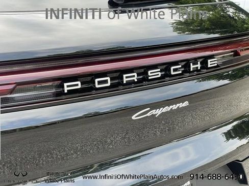 Used 2024 Porsche Cayenne AWD/4WD image 30