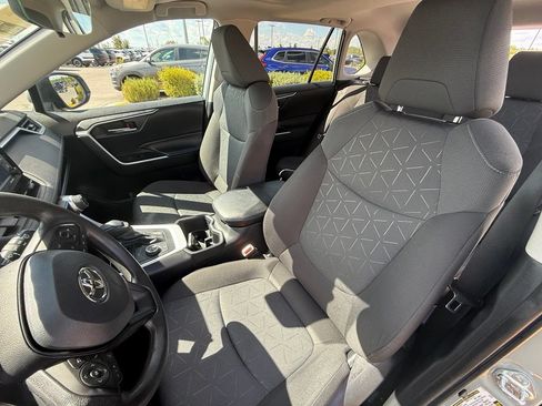 Used 2022 Toyota RAV4 XLE w/ Convenience Package AWD/4WD image 10