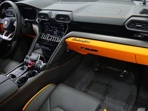 Used 2023 Lamborghini Urus S AWD/4WD image 14