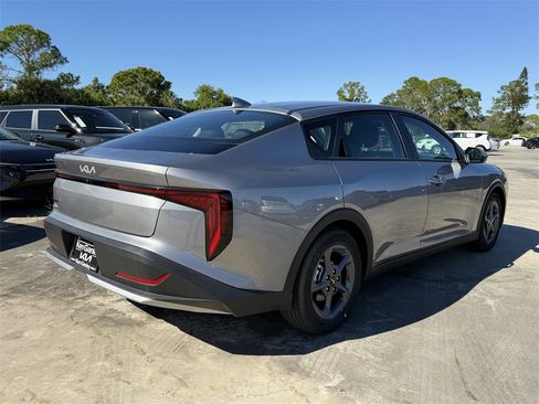 New 2025 Kia K4 LXS image 5