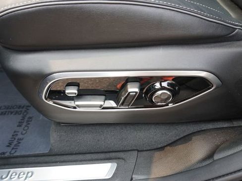 Used 2024 Jeep Grand Cherokee Overland w/ Advanced Protech Group III image 25