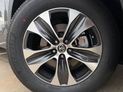 New 2026 Toyota Highlander XLE AWD/4WD image 10