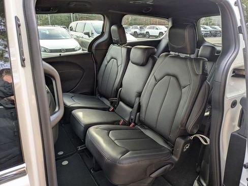 New 2026 Chrysler Pacifica Select FWD image 15