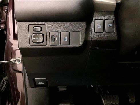 Used 2018 Toyota RAV4 XLE AWD/4WD image 15