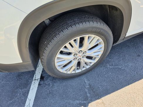 Used 2026 GMC Acadia Elevation w/ Elevation Premium Package FWD image 11