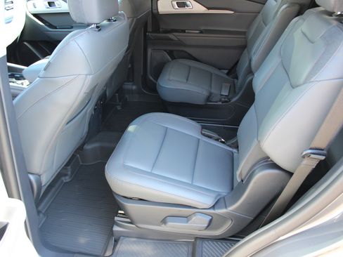 New 2026 Ford Explorer Active w/ Active Comfort Package AWD/4WD image 18