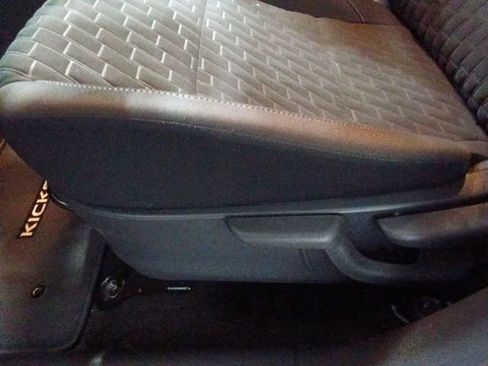 Used 2023 Nissan Kicks SV FWD image 10