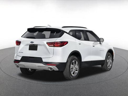 Used 2026 Chevrolet Blazer LT AWD/4WD image 2