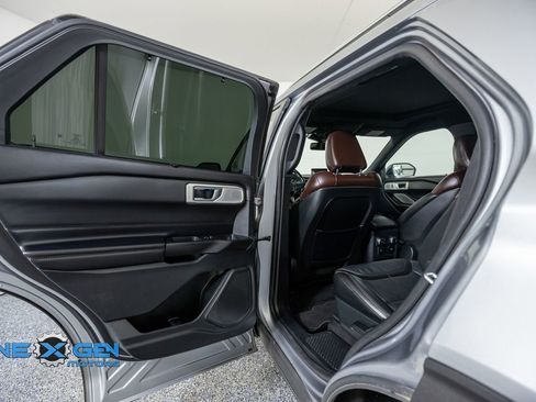 Used 2020 Ford Explorer Platinum w/ Premium Technology Package AWD/4WD image 26