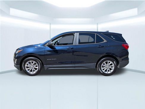 Used 2020 Chevrolet Equinox LS w/ LS Convenience Package FWD image 2