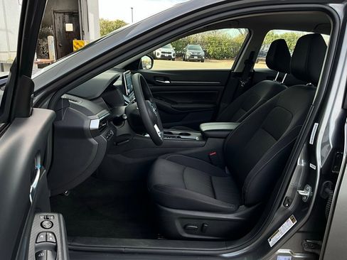 Used 2025 Nissan Altima 2.5 SV image 10
