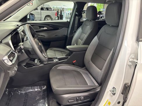 Used 2023 Chevrolet TrailBlazer LT FWD image 9