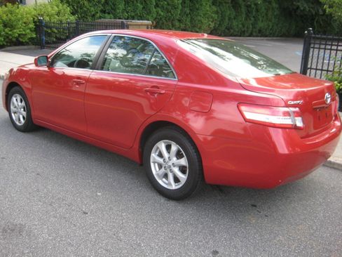 Used 2011 Toyota Camry LE w/ LE Extra-Value Pkg image 7