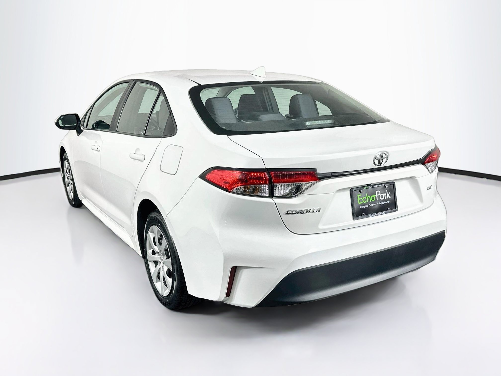 Used 2025 Toyota Corolla LE FWD image 5