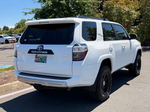 Used 2020 Toyota 4Runner TRD Off-Road Premium w/ Moonroof Package AWD/4WD image 7