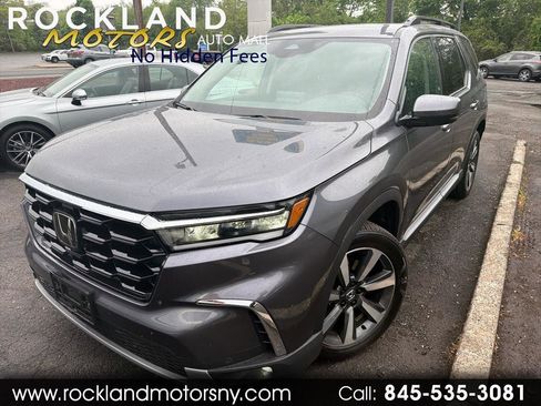 Used 2025 Honda Pilot Touring image 1