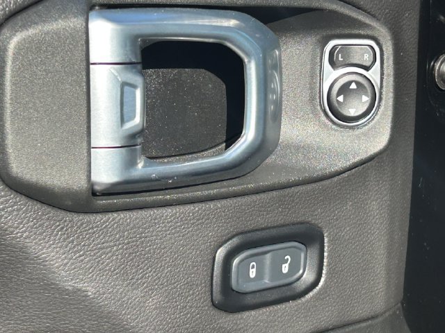 Used 2023 Jeep Wrangler Unlimited Sahara w/ Cold Weather Group AWD/4WD image 28