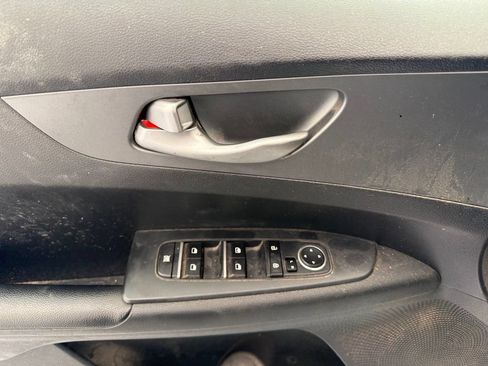 Used 2020 Kia Forte LXS FWD image 12