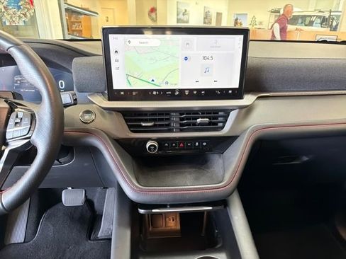 Used 2025 Ford Explorer ST-Line w/ ST-Line Street Pack image 20