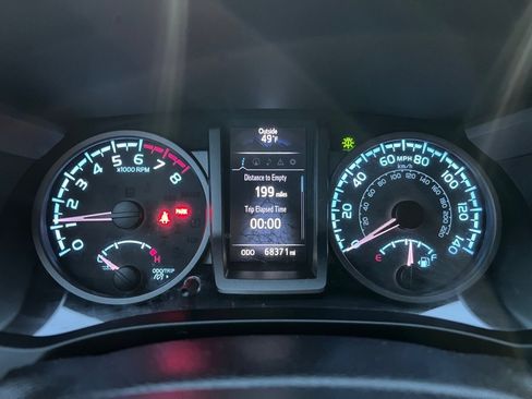 Used 2016 Toyota Tacoma TRD Sport image 28