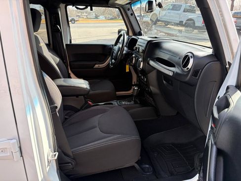 Used 2014 Jeep Wrangler Unlimited Sahara w/ Connectivity Group image 6