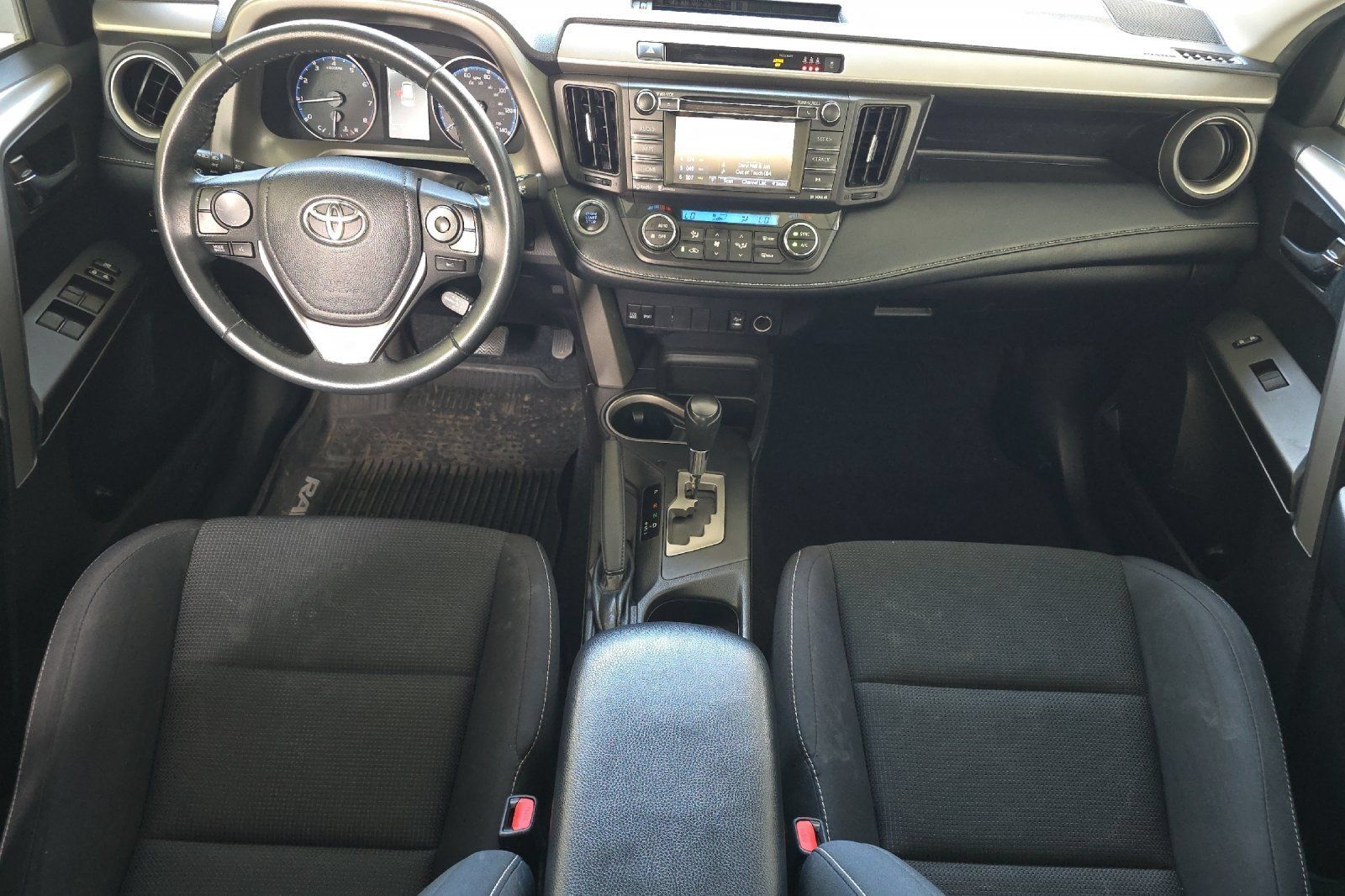 Used 2017 Toyota RAV4 XLE AWD/4WD image 10