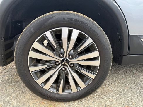 Used 2020 Mitsubishi Outlander AWD image 40