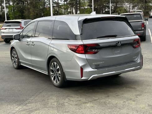 Used 2025 Honda Odyssey Elite image 11