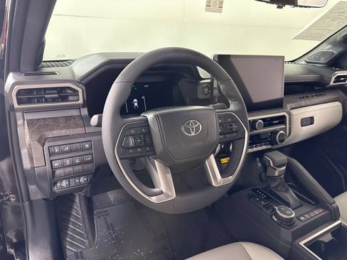 Used 2025 Toyota Tacoma Limited AWD/4WD image 17