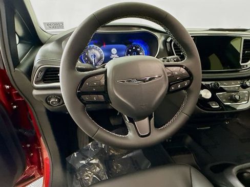 New 2026 Chrysler Pacifica Select image 11