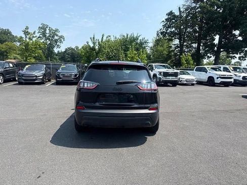 Used 2019 Jeep Cherokee Latitude Plus AWD/4WD image 8