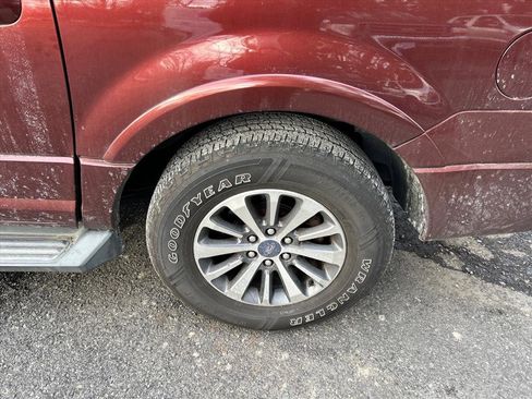 Used 2016 Ford Expedition EL XLT w/ Equipment Group 202A image 10