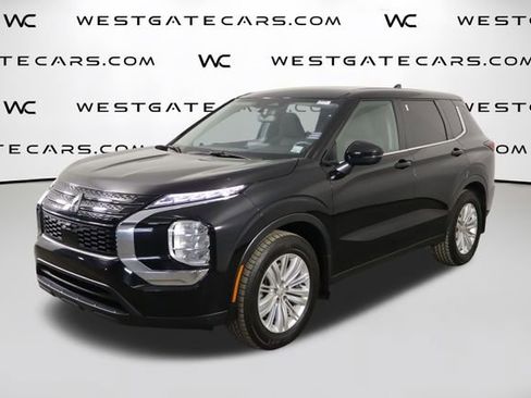 Used 2024 Mitsubishi Outlander ES FWD image 1