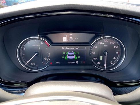 Used 2023 Cadillac XT5 Premium Luxury w/ LPO, Floor Liner Package AWD/4WD image 20
