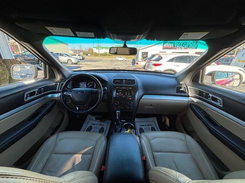 Used 2016 Ford Explorer XLT w/ Equipment Group 202A image 19