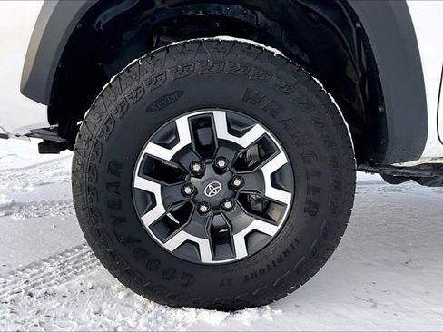 Used 2023 Toyota Tacoma TRD Off-Road image 32