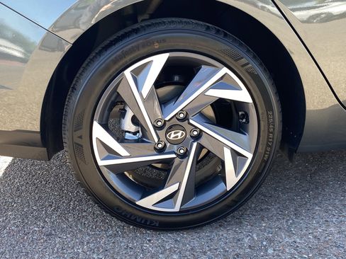 Certified 2025 Hyundai Elantra Sport image 9