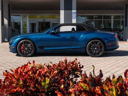Used 2022 Bentley Continental GT image 22