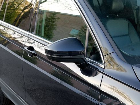 Used 2019 Volkswagen Tiguan SE AWD/4WD image 10