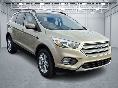 Used 2018 Ford Escape SE w/ SE Sync 3 Package image 3