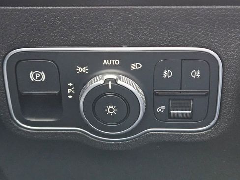 Certified 2021 Mercedes-Benz GLB 250 4MATIC image 21