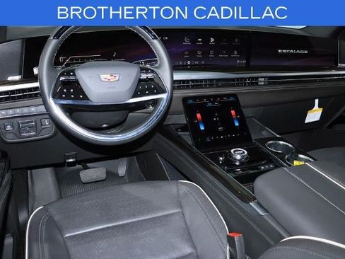 Certified 2025 Cadillac Escalade Premium Luxury w/ LPO, Floor Liner Package AWD/4WD image 28