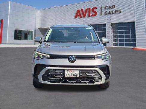Used 2025 Volkswagen Taos SE AWD/4WD image 2