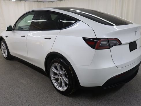 Used 2021 Tesla Model Y Long Range AWD/4WD image 5