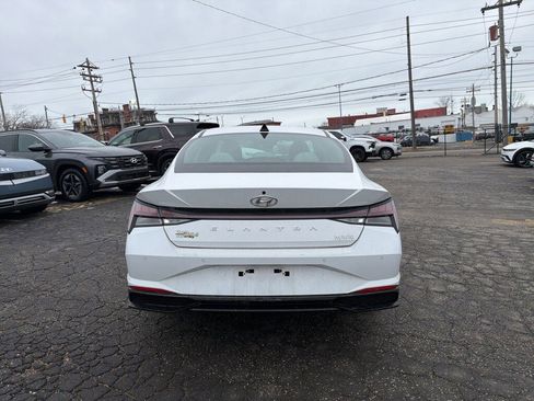 Certified 2022 Hyundai Elantra Limited image 6